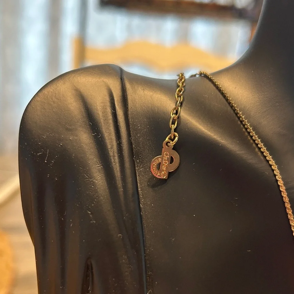 ❌SOLD IN A BUNDLE❌223. Vintage CD pendant Necklace w/COA - Picture 2 of 8